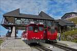 Whrend die Oelbefeuerte Dampflok Z13 soeben die Bergstation der Schafbergbahn erreicht hat steht die Diesel-Elektrische Lok VZ31 zur Talfahrt bereit. 19.09.18  (Hans)