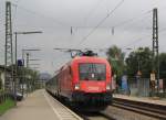 1016 015 durchfhrt soeben den Bahnhof von Bernau am Chiemsee in Richtung Salzburg.