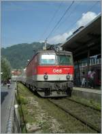 Die BB 1144 216 fhrt mit dem IC 119 in Bregenz Hafen durch.