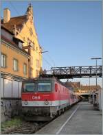 BB 1144 233 wartet mit einem Regionalzug nach Bludenz in Lindau auf die Abfahrt.