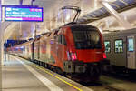 Die ÖBB-Railjet 1116 249 (91 81 1116 249-4 A-ÖBB), eine Taurus II / Siemens ES64U2, steht am frühen Morgen des 14 Januar 2025 (7:10Uhr) mit dem Railjet RJ 545 nach Wien Hbf (über Linz) im Hauptbahnhof Salzburg zur Abfahrt bereit.