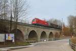 1116 257 zieht den 47120 Audizug nach Ingolstadt über das Viadukt bei Sinzing bei Regensburg auf der Donautal Bahn.