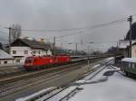 Die 1116 095 und die 1116 029 am 19.12.2009 mit dem EC Transalpin bei der Durchfahrt in Brixlegg.