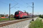 BB 1116-229 mit Railjet vor der Kulisse von Ostermnchen zwischen Rosenheim und Mnchen am 14.5.2011.