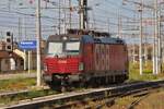 BB Lok 1293 051-9 wartet auf einem Nebengleis im Verona Porta Nuova auf ihren nchsten Einsatz. 09.05.2025
