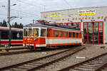 Ein ehemaliger Schweizer nun in Obersterreich:
Der Schmalspur-Elektro-Triebwagen 23 112 ET B4 „Gmunden“ (Arbeitstriebwagen) der Stern & Hafferl Verkehrsgesellschaft m.b.H. (StH), Lokalbahn Gmunden–Vorchdorf, steht am 14 Januar 2025 beim Bahnhof Vorchdorf-Eggenberg vor der Remise der Stern & Hafferl. Der ET ist der ehemalige Schweizer ET WSB Be 4/4 8 der Wynental- und Suhrentalbahn, wie der WSB Nr. 7, wurde dieser 1954 von der SWS (Schweizerische Wagons- und Aufzgefabrik AG in Schlieren-Zrich) gebaut. Die Elektrotriebwagen wurden 1998/99 nach sterreich an die Stern & Hafferl Verkehrsgesellschaft verkauft.

TECHNISCHE DATEN:
Spurweite: 1.000 mm (Meterspur)
Achsformel: Bo' Bo'
Lnge: 17.150 mm
Drehzapfenabstand: 11.450 mm
Achsabstand im Drehgestell: 1.800 mm
Dienstgewicht: 28.000 kg
Dauerleistung: 376 kW
Raddurchmesser: 770 mm (neu)
Stromsystem: 750 V DC (=)	
Strombertragung: Oberleitung
Anzahl der Fahrmotoren: 4
Sitzpltze: 	48

Die Lokalbahn Gmunden–Vorchdorf, ehemals Traunseebahn, ist eine meterspurige Lokalbahn in Obersterreich. 2018 wurde die Strecke mit der Straenbahn Gmunden verbunden. Seitdem verkehren die Zge unter dem Markennamen Traunseetram durchgehend zwischen Gmunden Bahnhof und dem Bahnhof Vorchdorf-Eggenberg. 

Die Lokalbahn wird mit 750 Volt Gleichstrom betrieben. Sie befindet sich im Besitz der am 27. April 1912 gegrndeten Lokalbahn Gmunden-Vorchdorf AG. Der Betrieb wird von Stern & Hafferl Verkehrsgesellschaft m.b.H. gefhrt, jenem Unternehmen, das fr die Baufhrung verantwortlich war und das im Rahmen der Linienplanung die Absicht verfolgte, in den von der Bahn berhrten Ortschaften (sowie auch in Altaussee) elektrische Lichtanlagen einzufhren und zwei nchstgelegenen Wirtschaftsunternehmen auch Arbeitsstrom zur Verfgung zu stellen.