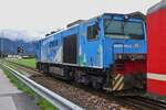 Nachschuss auf die Diesellok D 16 der Zillertalbahn die ihren Zug aus dem Kreuzungsbahnhof Ramsau im Zillertal in Richtung Mayrhofen zieht.