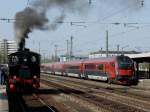 Die 70 083 und der Railjet am 13.04.2009 in Mnchen Ost.