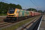 LTE/Dispo-Tfz 2019 317 zieht am Abend von 9 Mai 2026 ein Innofreight Ganzzug durch Boxtel.