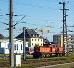 Die ÖBB 1063 013-7 (A-ÖBB 91 81 1063 013-7) ist am 05 April 2025 beim Bahnhof Attnang-Puchheim abgestellt.