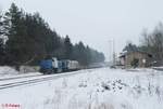 277 005 und 182 523 mit einem Containerzug aus Wiesau nach Hof und dann weiter nach Hamburg bei der druchfahrt in Roßlau. 11.01.17