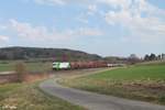 ER20-01 zieht den leeren Holzzug Wiesau - Cheb bei Lengenfeld.