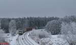 ER20-01 zieht den Wiesau Containerzug durch die Kurve bei Oberteich in Richtung Wiesau 11.01.21