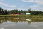 ER20-01 mit dem Wiesau Containerzug aus Regensburg kurz vor Wiesau.