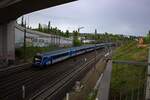 Aus Richtung Graz kommend wird RJ 256 mit 1216 230 am Zugschluss in K�rze Praha hl.n. erreichen. Von dort aus wird der Zug die Fahrt nach Berlin fortsetzen, am Endbahnhof wird der Zug fast 12 Stunden nach der Abfahrt in der Steiermark eintreffen.