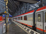 ÖBB Speisewagen (Restaurant) der Bauart WRmz Z1, A-ÖBB 61 81 88-90 200-0 WRmz, eingereiht in den EC 113 „Blauer Enzian“ (Frankfurt am Main Hbf - Klagenfurt Hbf), am 10.09.2022 im