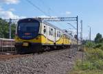 TRIEBZUEGE IN POLEN  EN 57-2046rb 2122 834-6 1151 nach RAWICZ bei der Einfahrt in den Bahnhof WROCLAW MIKOLAJOW, der zur Zeit umgebaut wird.