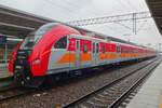 Polregio ED72Ac-104 steht -mit ganz neue Kabinen ausgestattet- am verregneten 23 Augustus 2021 in Poznan Glowny.