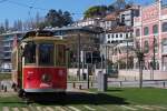 Bahnen in Portugal: Die drei verbliebenen Strassenbahnlinien 1, 18 und 22 von Porto werden mit historischen zweiachsigen Motorwagen betrieben.