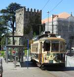 Straßenbahn / Stadtbahn Porto;  Eletrico No.131 an der Endhaltestelle Edificoda Antiga Casa Pia am 16.05.2018.