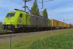 Ex-FYRA, ex-NS Reizigers, heute Alpha Trains Soldner in Dienst von  Medway: 1861 12 zieht ein umgeleiteter Neuss-KLVB nach Antwerpen durch Niftriuk und wird vom offenbarer Weg fotografiert.