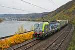 Am 16.11.2024 hat der BLS-Vectron 418 Boppard hinter sich gelassen und fährt am Rhein entlang weiter Richtung Norden