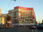 (136'376) - Geb�ude mit Coca-Cola-Werbung in Bukarest am 4. Oktober 2011