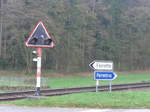 (179'336) - Wechselblinklicht und Wegweiser nach Ferrette und Porrentruy am 2.