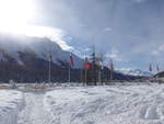 (188'108) - Schnee und Fahnen am 3.