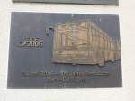 (161'458) - Gedenktafel zum 100 j�hrigen Jubil�um von der ersten Postautolinie von Bern nach Detligen am 30.