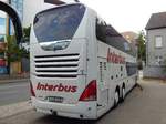 Neoplan Skyliner von Interbus aus Schweden in Neubrandenburg.