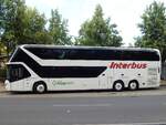 Neoplan Skyliner von Interbus aus Schweden in Neubrandenburg.