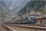 Die SBB Re 4/4 11161 am Schluss des Dampfzuges sugeriet, wie vor gut dreissig Jahren der Süd-Nord Verkehr am Gotthard sich zeigte.