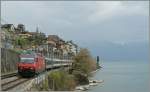 Die SBB Re 460 003-8 mit einem IR bei St-Saphorin.