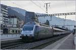 Die SBB Re 460 005-2 mit eienm IR von Gennève nach Brig beim Halt in Montreux.