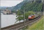 Während eine SBB Re 460 ihren IR90 bei Villeneuve in Richtung Genève schiebt, ist beim Château de Chillon der CGN Raddampfer  Italie  angekommen. 

8. Juni 2024