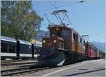 50 Jahre Blonay Chamby - MEGA BERNINA FESTIVAL: das RhB Bernina Bahn Krokodil als Gastlok bei der BC und der Bernina Bahn ABe 4/4 35 bei der Abfahrt Richtung Vevey im Bhanhof von Blonay.