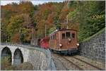 Die BOB HGe 3/3 29 ist mit ihrem Personenzug bei  Vers chez Robert  eingetroffen und nimmt nun die Steigung Richtung Chamby in Angriff.