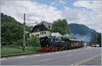 Die Blonay-Chamby G 2x 2/2 105 erreicht mit ihrem Dampfzug von Chaulin kommend Blonay.