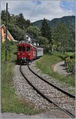 Der RhB Bernina Bahn ABe 4/4 I 35 der Blonay - Chamby Bahn erreicht in Kürze Blonay.