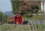 Die Bernina Bahn RhB Ge 4/4 81 der Blonay Chamby Bahn mit der X rot d 1052 bei Chaulin.