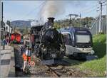 Der Zug für die BFD HG 3/4 N° 3 der Blonay-Chamby Bahn ist in Blonay an den Bahnsteig gerollt und nun übernimmt die Dampflok ihre Wagen für die Rückfahrt nach Chaulin.