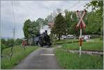 Bei Kilometer 8.2 ist die BFD HG 3/4 N° der Blonay Chamby Bahn mit ihrem Dampfzug auf dem Weg nach Chaulin (via Chamby).