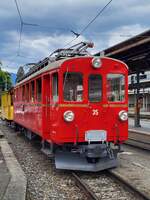 Der RhB ABe 4/4 35 zeigt sich ziemlich bildfüllend in Vevey.