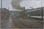 Les chemin de fer disparus - Die verschwundenen Bahnen (Zell - Todtnau 1889 1967) - Die SEG G 2x 2/2 105 der Blonay - Chamby Bahn verlässt mit ihrem Güterzug 10573 Blonay in Richtung Chamby. Da der Zug einige Minuten in Blonay stand und der von einem Tiefdruckgebiet verursachte Wind Westen kam, trübte die gute alte Dampflokromantik den Bahnhof von Blonay regelrecht ein, wie man unschwer erkenn kann.

13. September 2025 