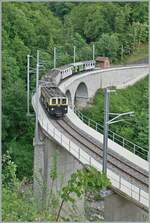 Das  Festival Suisse de la vapeur  (Schweizer Dampffestival 2025) begeistert zumindest mich auch immer wieder mit eklektisch betriebenen Zügen wie z.B hier mit dem MOB FZe 6/6 2002 der Blonay Chamby Bahn auf dem Baye de Clarens Viadukt. der Zug ist auf dem Weg von Chaulin nach Blonay. 

8. Juni 2025