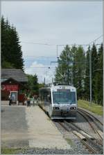 Der Train des Etoises auf der Gipfelstation Les Pleiades.