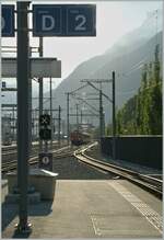 Für den Verkehr des Lötschberg Basis Tunnel wurde der Bahnhof von Visp komplett umgebaut, auch der MGB Teil, im Bildvordergrund Bahnsteigt und übliche Assecoires im Einheitsstil, im