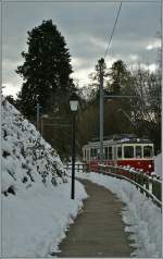 Der CEV BDeh 2/4 N 75 ind er verschneiten Landschaft zwischen Blonay und St-Legier.