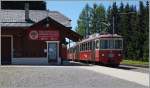 Der CEV BDeh 2/4 74 und sein Bt 222 warten auf der Gipfelstation auf Fahrgäste Richtung Blonay.